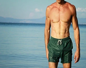 Pourquoi les maillots de bain pour hommes sont-ils appelés « boxers » ?